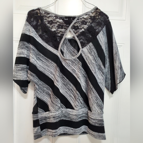 Iz Byer Black Gray Silver Striped Knit Sweater Top Size XL NWOT - Picture 10 of 16
